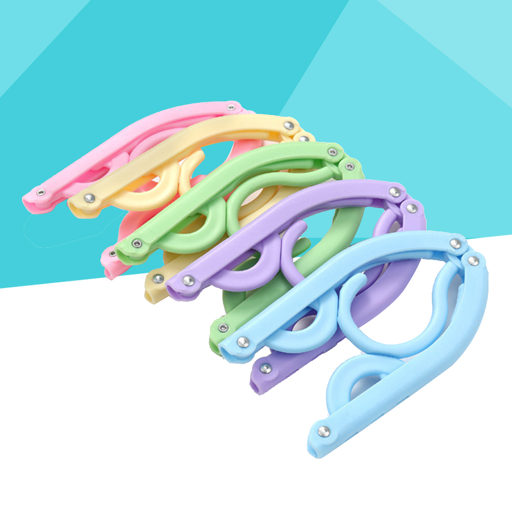 Foldable clothes hanger