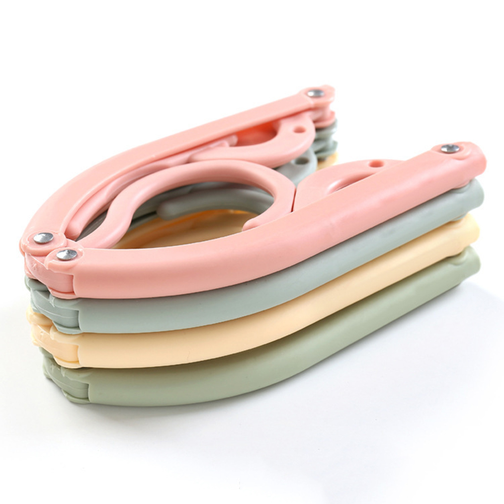 Foldable clothes hanger